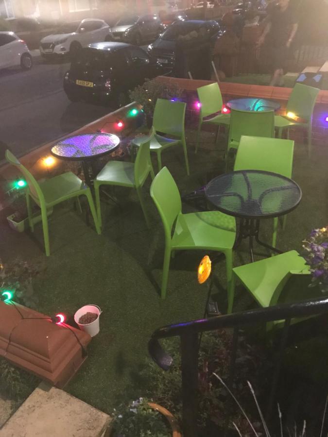 Number 40 - No Multiple Room Bookings Blackpool Exterior photo