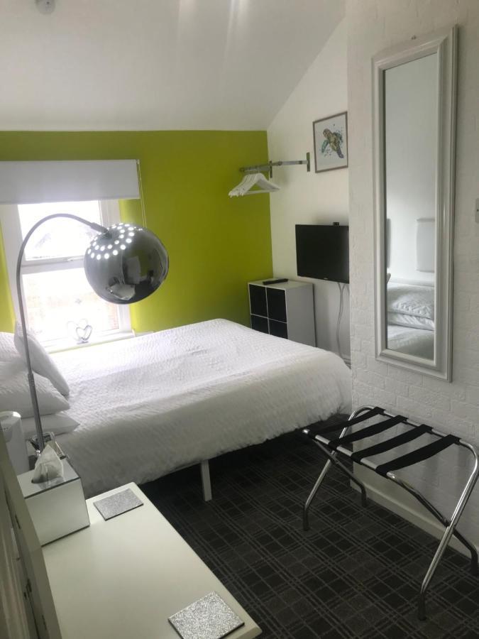 Number 40 - No Multiple Room Bookings Blackpool Exterior photo